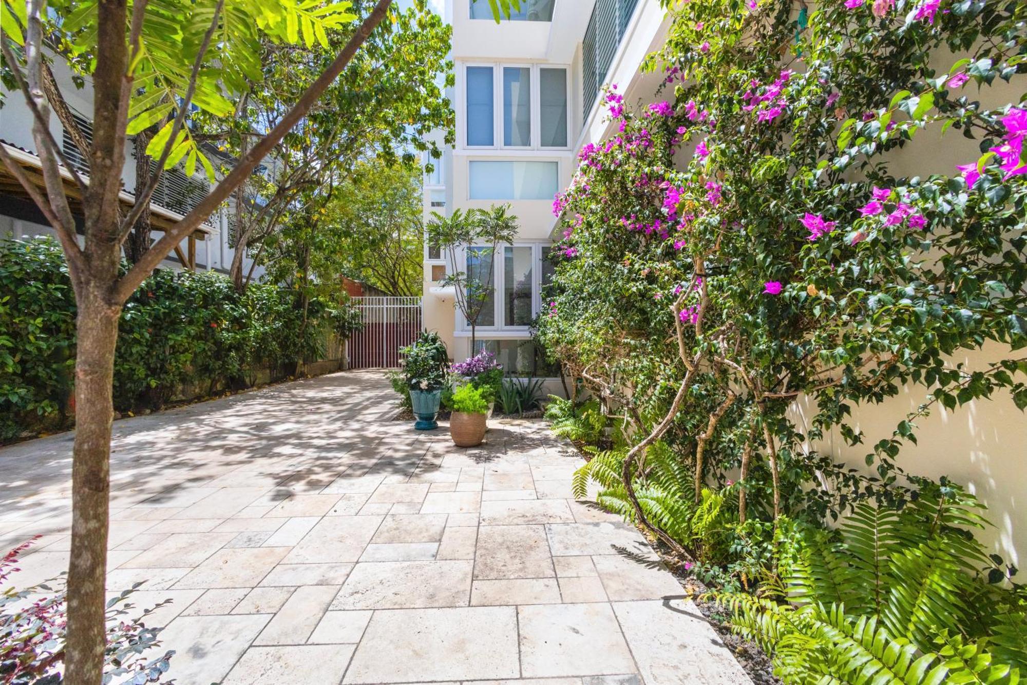 Hidden Gem In Miramar- Power Generator- Parking Appartement San Juan Buitenkant foto
