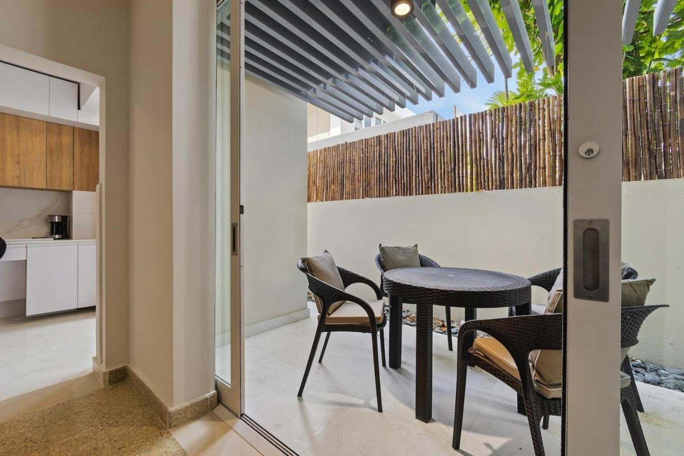 Hidden Gem In Miramar- Power Generator- Parking Appartement San Juan Buitenkant foto